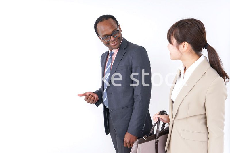 ランチに向かうビジネスパーソンたち