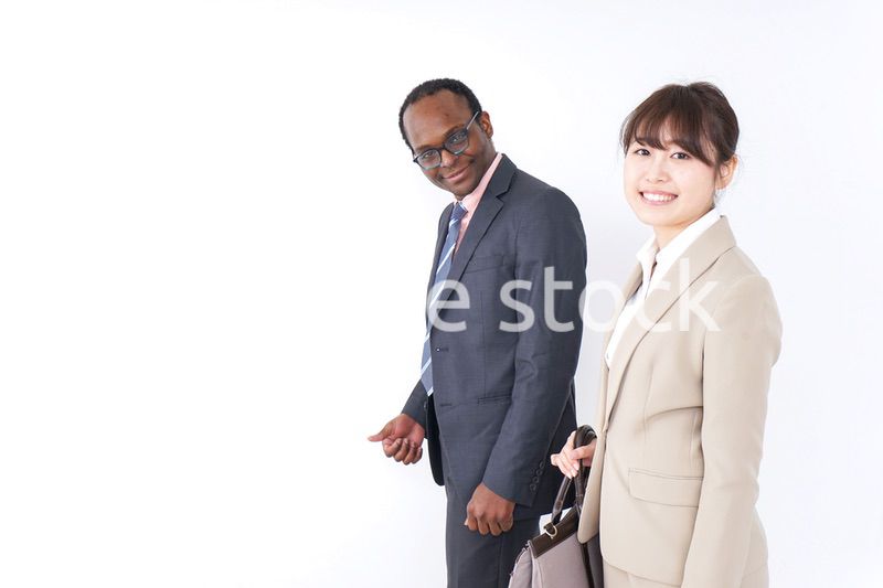 ランチに向かうビジネスパーソンたち