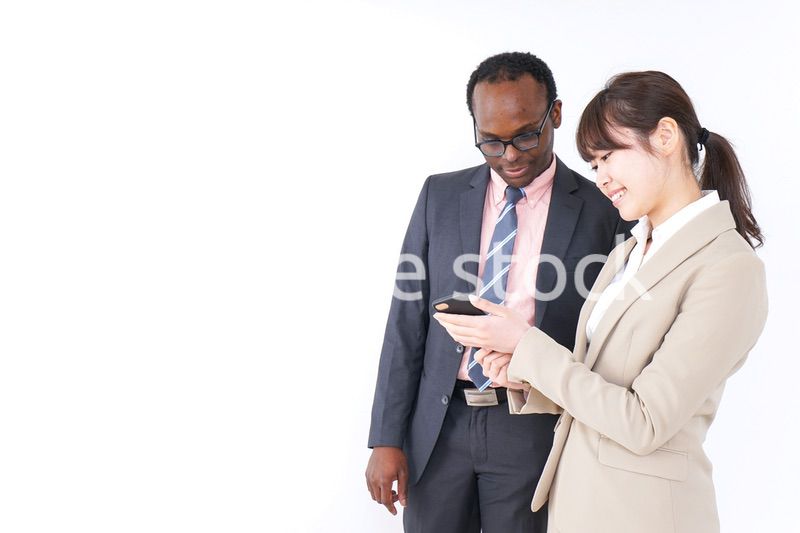 ランチに向かうビジネスパーソンたち