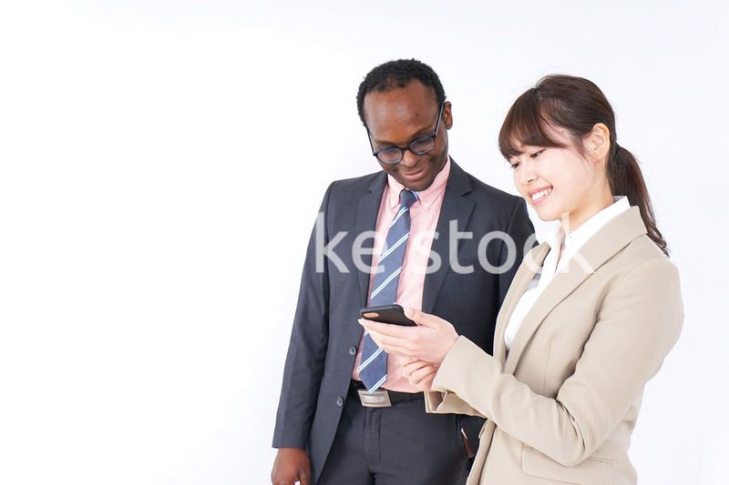 ランチに向かうビジネスパーソンたち