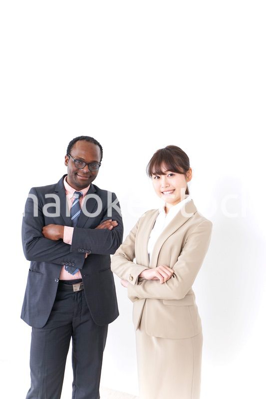 交流するビジネスパーソンたち