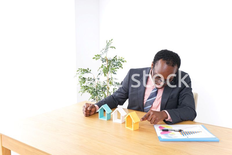 オフィスで働くビジネスパーソン