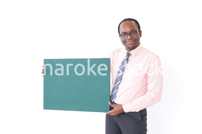 笑顔の男性教師