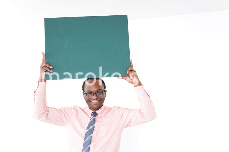 笑顔の男性教師