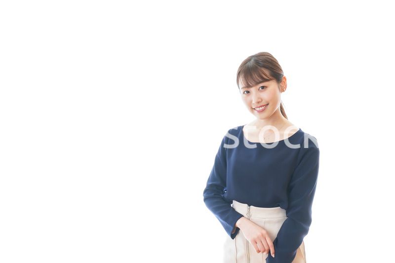 笑顔を見せる若いビジネスウーマン