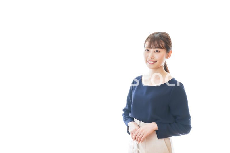 笑顔を見せる若いビジネスウーマン