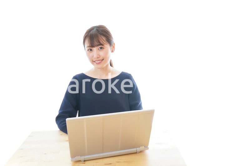 リモートワークをする若いビジネスウーマン