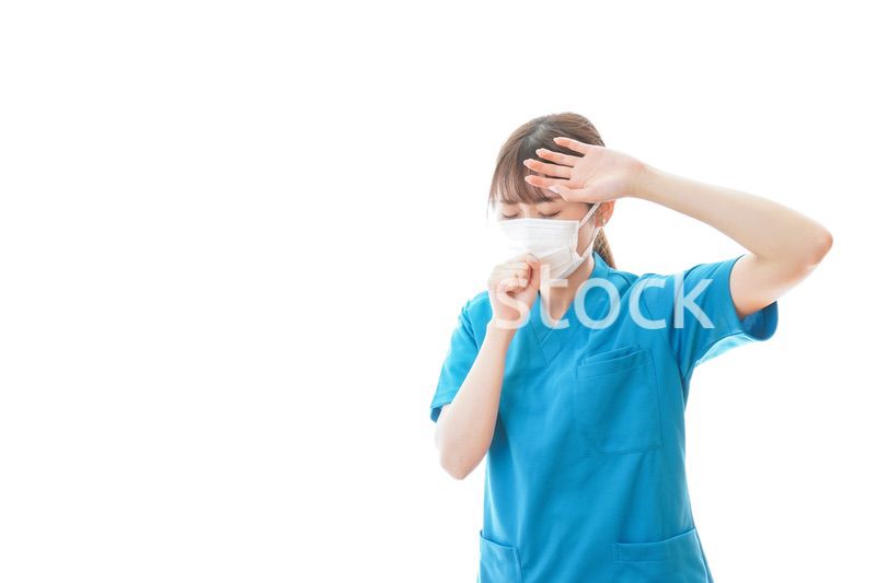 感染症にかかり体調不良に苦しむ医療従事者