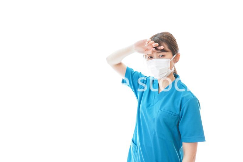 感染症にかかり体調不良に苦しむ医療従事者