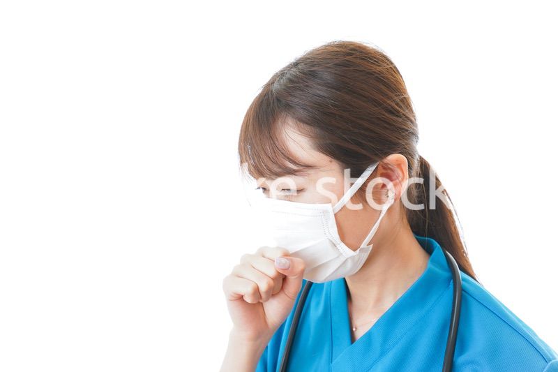 感染症にかかり体調不良に苦しむ医療従事者