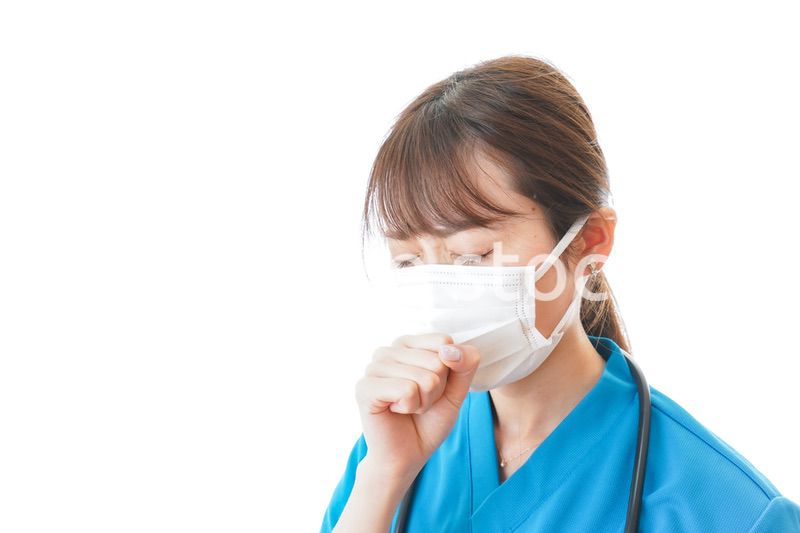 感染症にかかり体調不良に苦しむ医療従事者