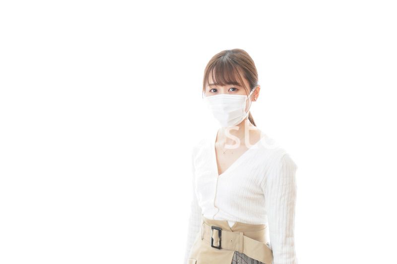 肺炎に感染した若いビジネスウーマン