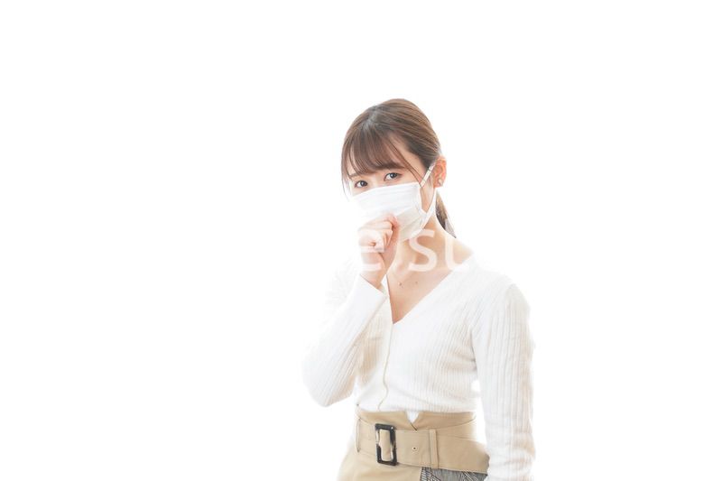 肺炎に感染した若いビジネスウーマン
