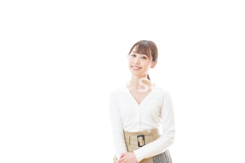 笑顔の若い女性