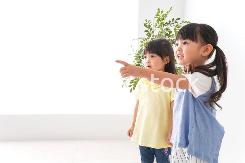 友達と遊ぶ女の子