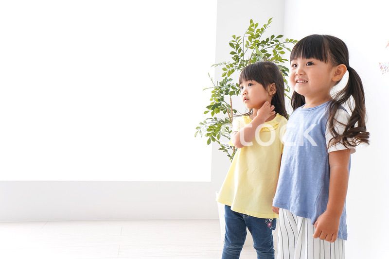 友達と遊ぶ女の子たち