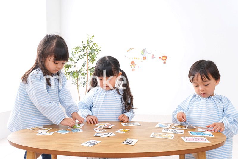 保育園で遊ぶ子ども