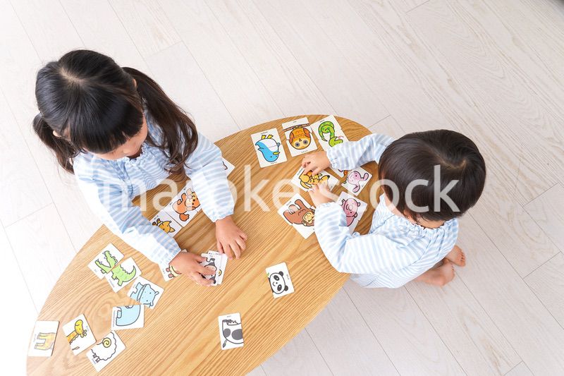 保育園で遊ぶ子ども