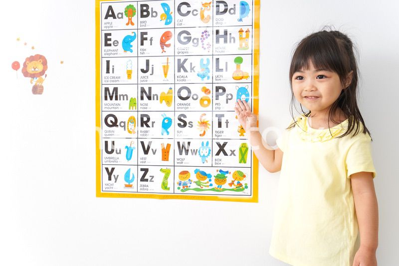 英語を勉強する子ども