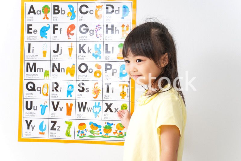 英語を勉強する子ども