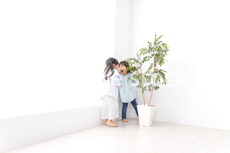 友達と遊ぶ女の子