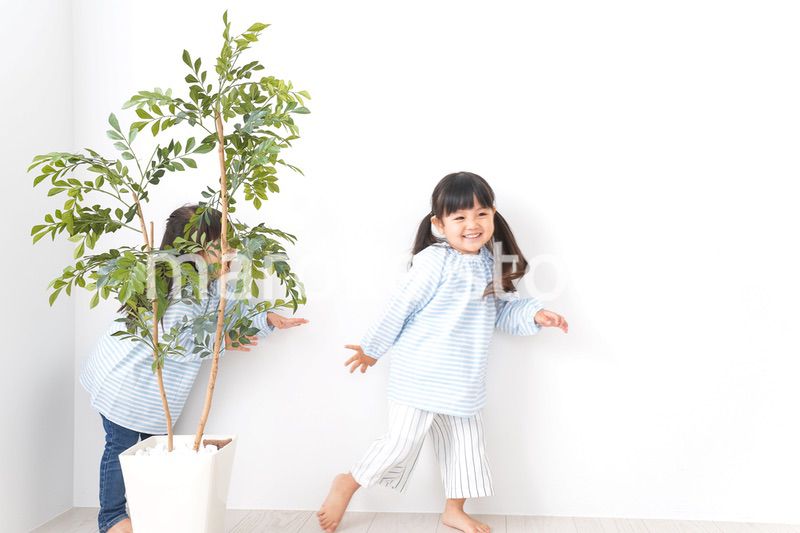 友達と遊ぶ女の子