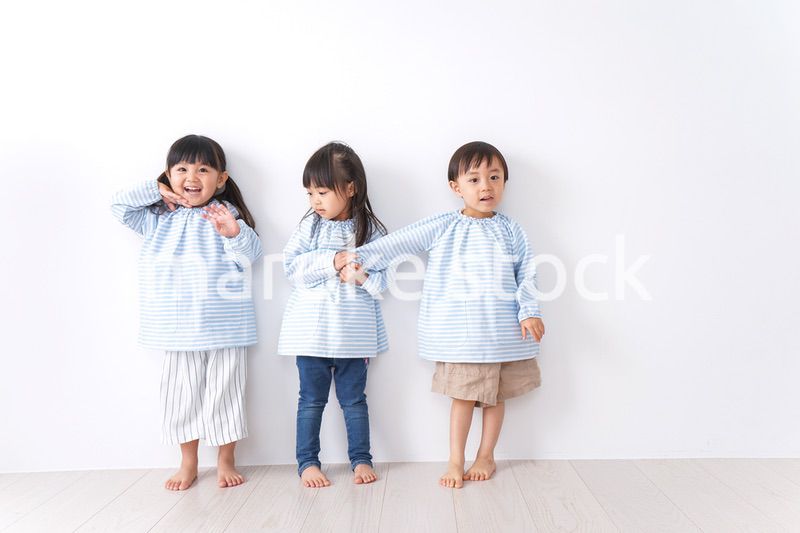 保育園で遊ぶ子ども