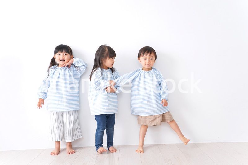 保育園で遊ぶ子ども