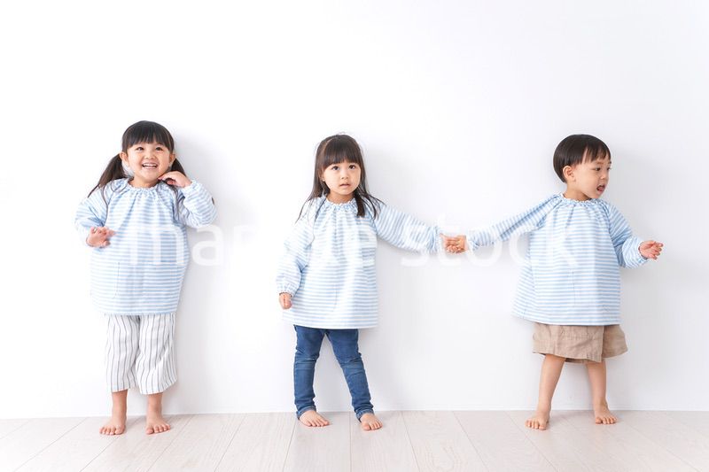 保育園で遊ぶ子ども