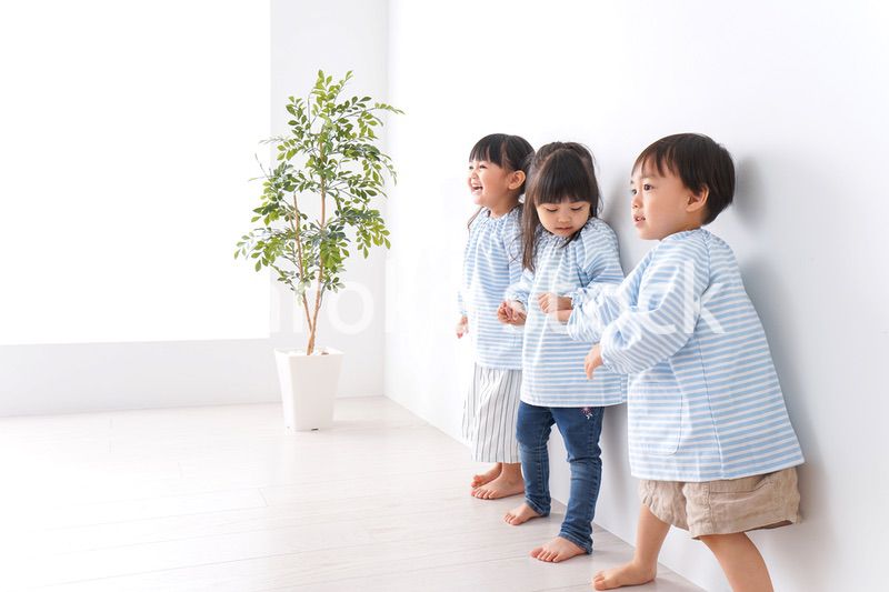 保育園で遊ぶ子ども