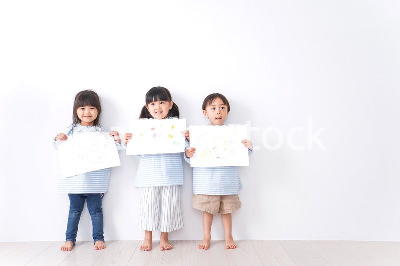 保育園で遊ぶ子ども