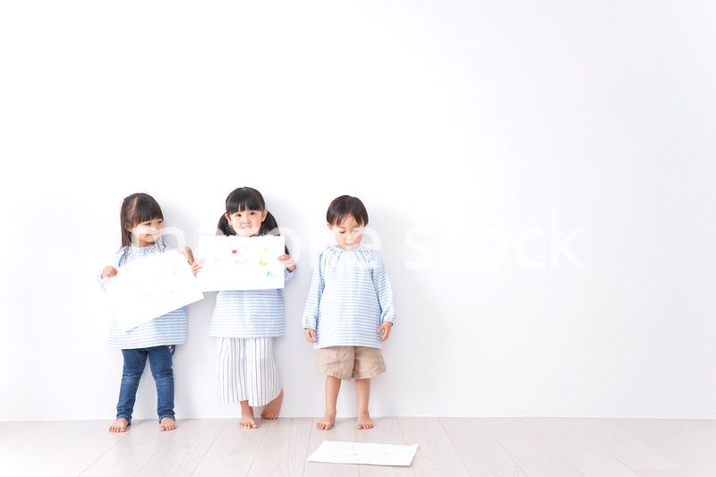 保育園で遊ぶ子ども