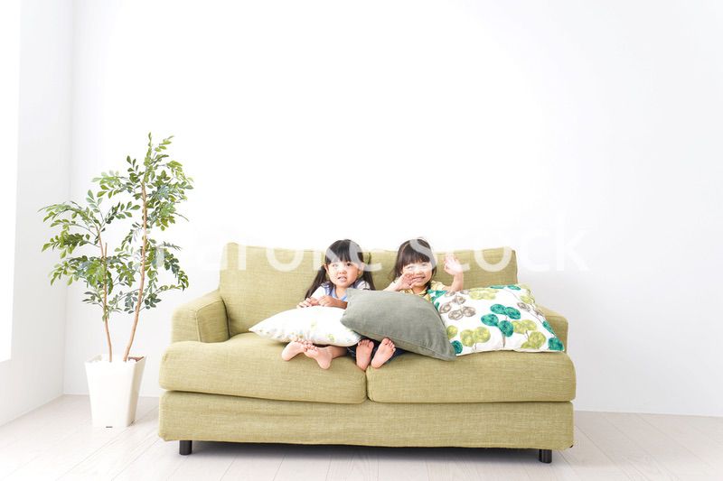 楽しく遊ぶ女の子