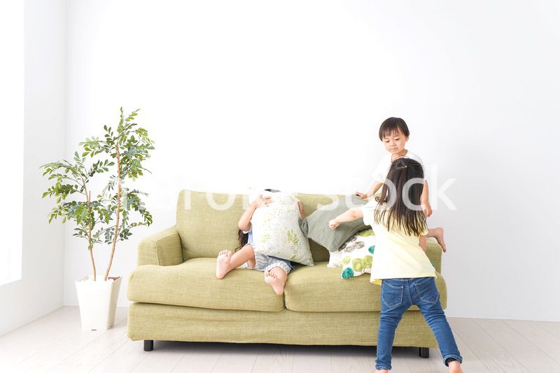 笑顔で遊ぶ子ども