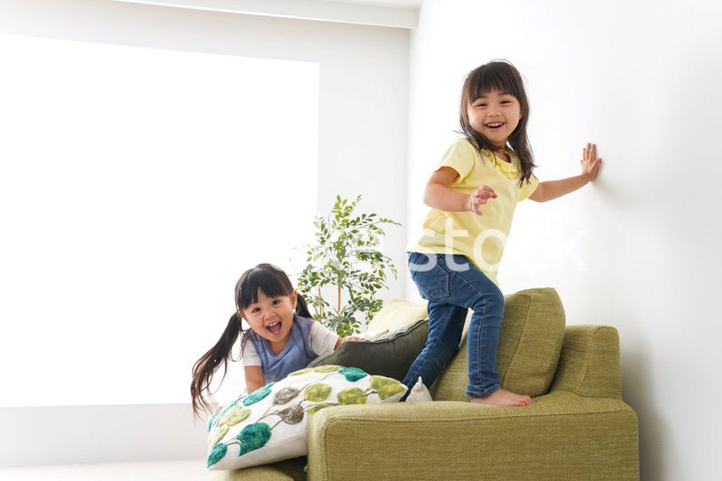 楽しく遊ぶ女の子