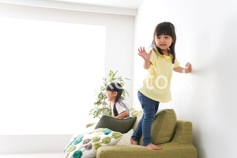 楽しく遊ぶ女の子