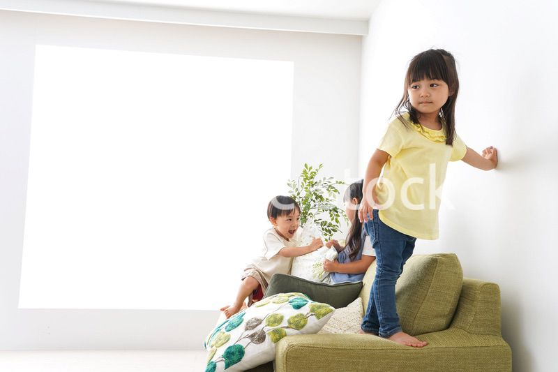 笑顔で遊ぶ子ども