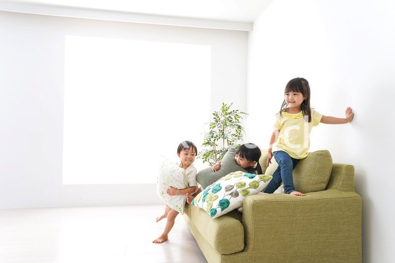 笑顔で遊ぶ子ども