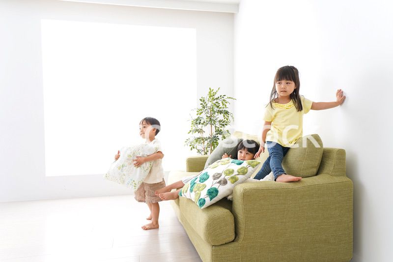 笑顔で遊ぶ子ども