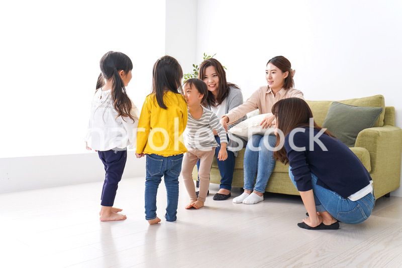お母さんと子どもたち・仲良し