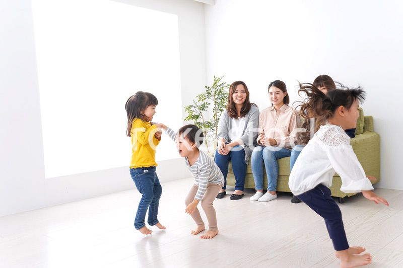 お母さんと子どもたち・仲良し