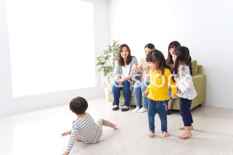 お母さんと子どもたち・仲良し