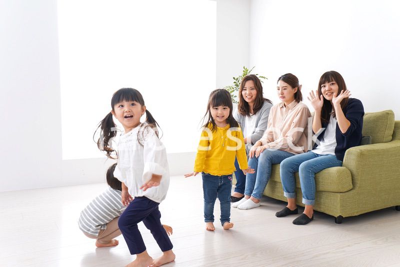 お母さんと子どもたち・仲良し