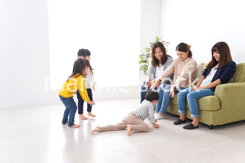 お母さんと子どもたち・仲良し