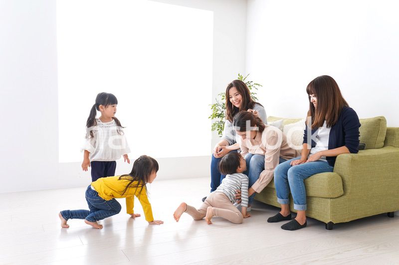 お母さんと子どもたち・仲良し