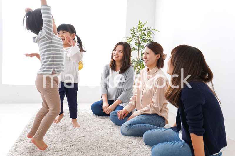 お母さんと子どもたち・仲良し