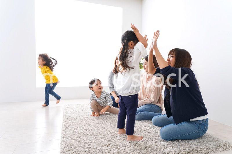 お母さんと子どもたち・仲良し