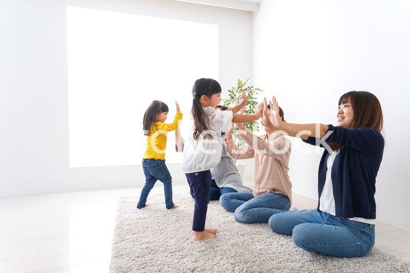 お母さんと子どもたち・仲良し