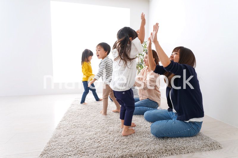 お母さんと子どもたち・仲良し