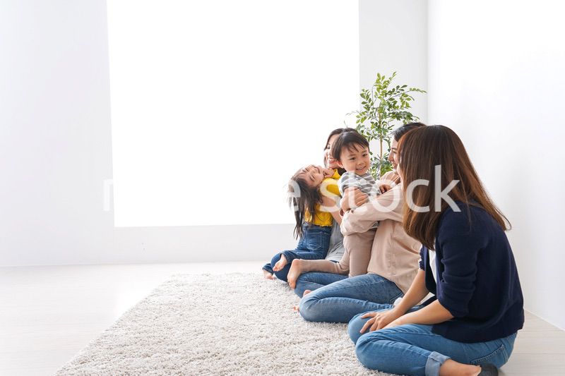 お母さんと子どもたち・仲良し